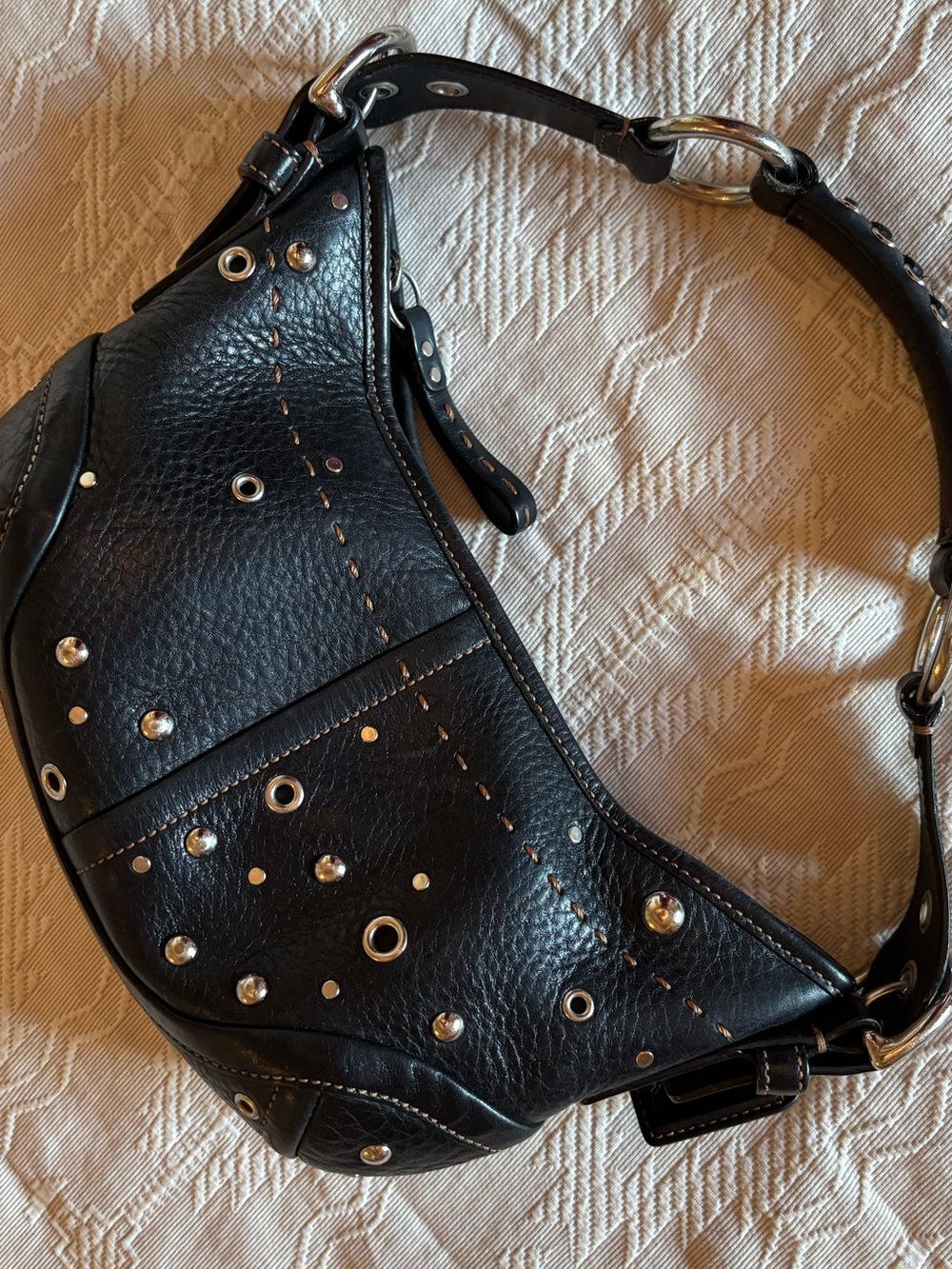 COACH D0793-F10932 Vintage Y2K Black Leather HOBO MINI BAG silver Grommets/Studs